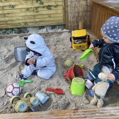 Den Sandkasten umgraben Den Sandkasten umgraben